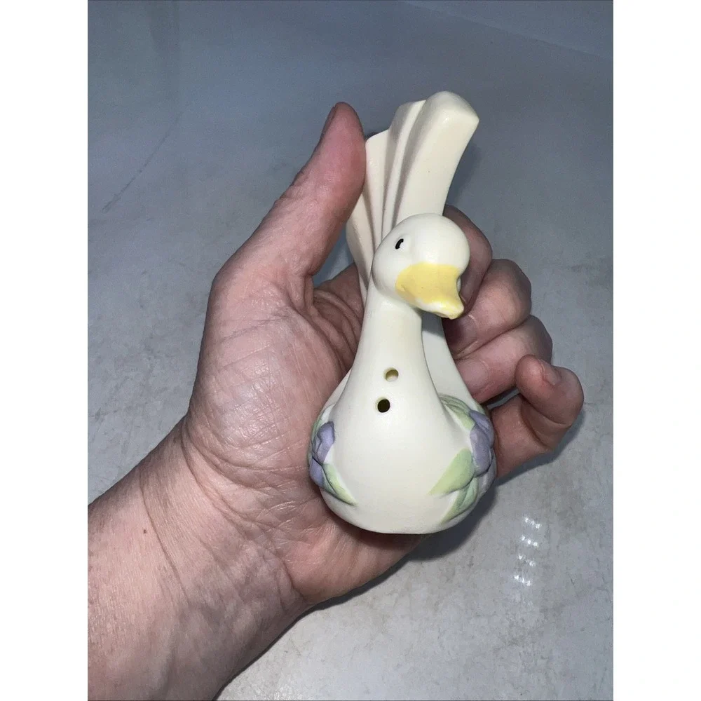 VTG Ceramic Swan Salt And Pepper Shakers White Bows 4